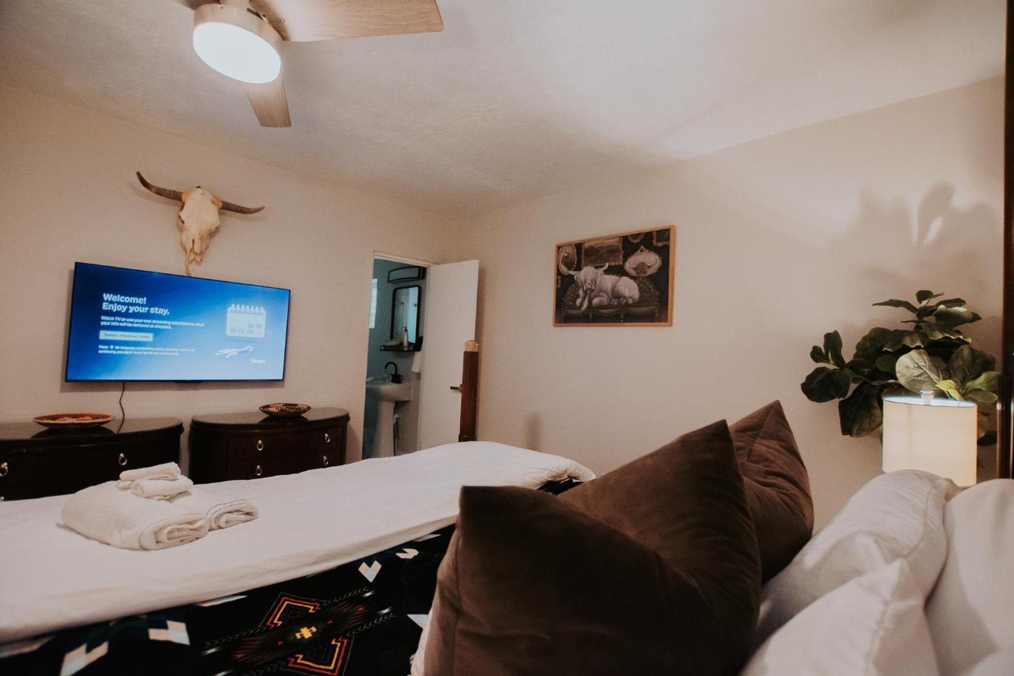 Cowboy Den-Hot Tub-Game Room-Pet Friendly-No Pet Fees! Albuquerque Exteriör bild